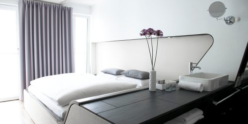 q-hotel-layer-bg